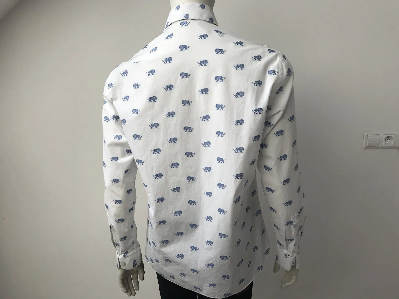 Limited Emblem Lion Shirt